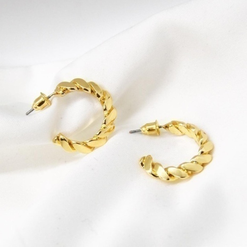 Baby Twist Hoops